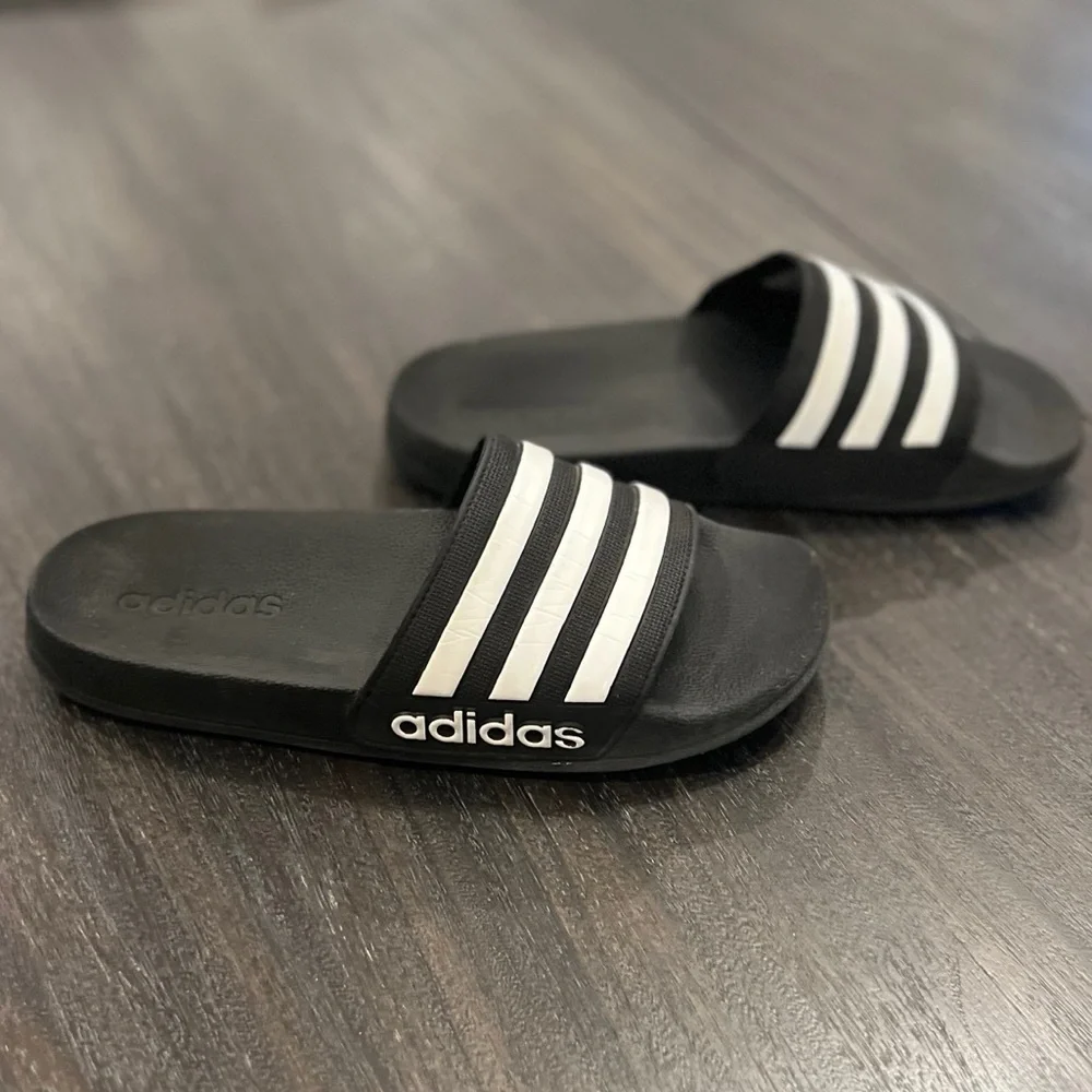 Adidas Black & White Size 5 Flip flop Slides